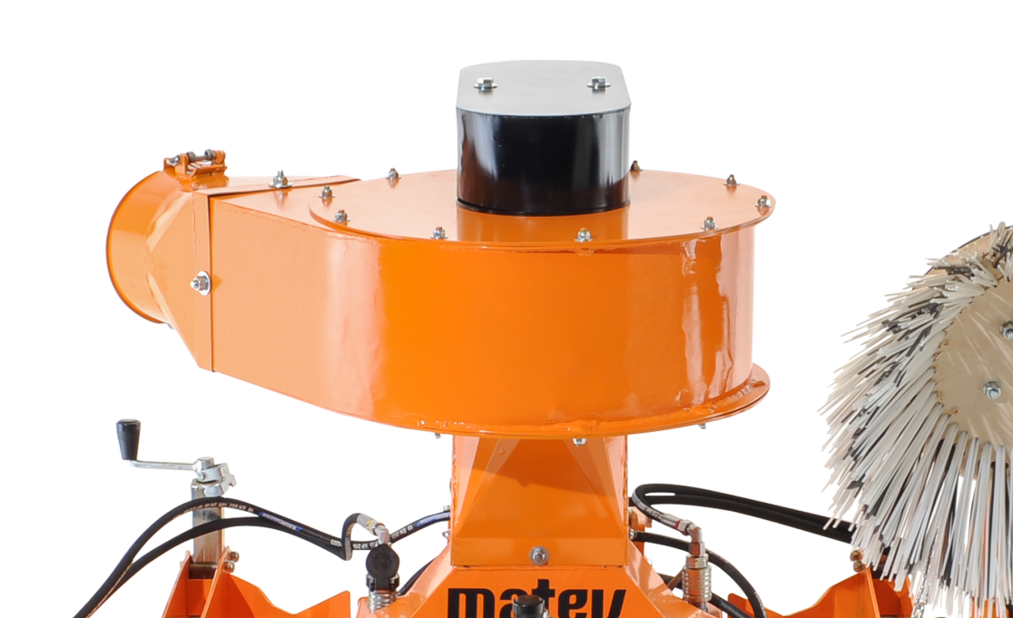 Produktbild von einer Saugkehrmaschine Anbaugerät für Traktoren für die Kommunaltechnik.