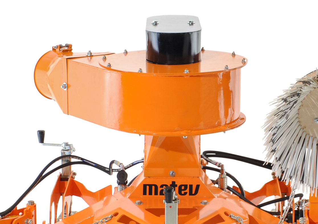 Produktbild von einer Saugkehrmaschine Anbaugerät für Traktoren für die Kommunaltechnik.