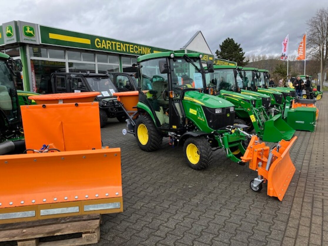 Kubota - Mein Traktor - matev: Anbaugeräte für die Kommunaltechnik